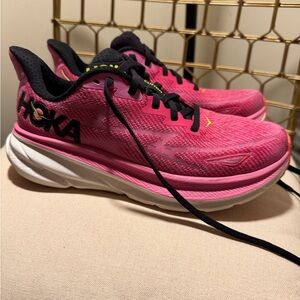 Hoka Women’s Clifton 9 Size 7